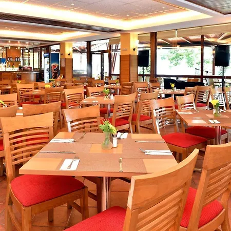 Ξενοδοχείο Malibu 4*