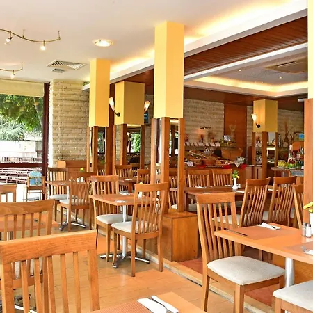 Ξενοδοχείο Malibu 4*