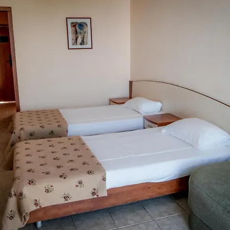 Ξενοδοχείο Malibu 4*