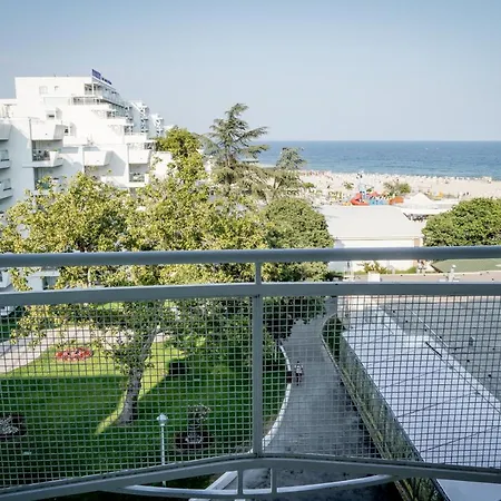 Ξενοδοχείο Malibu 4*